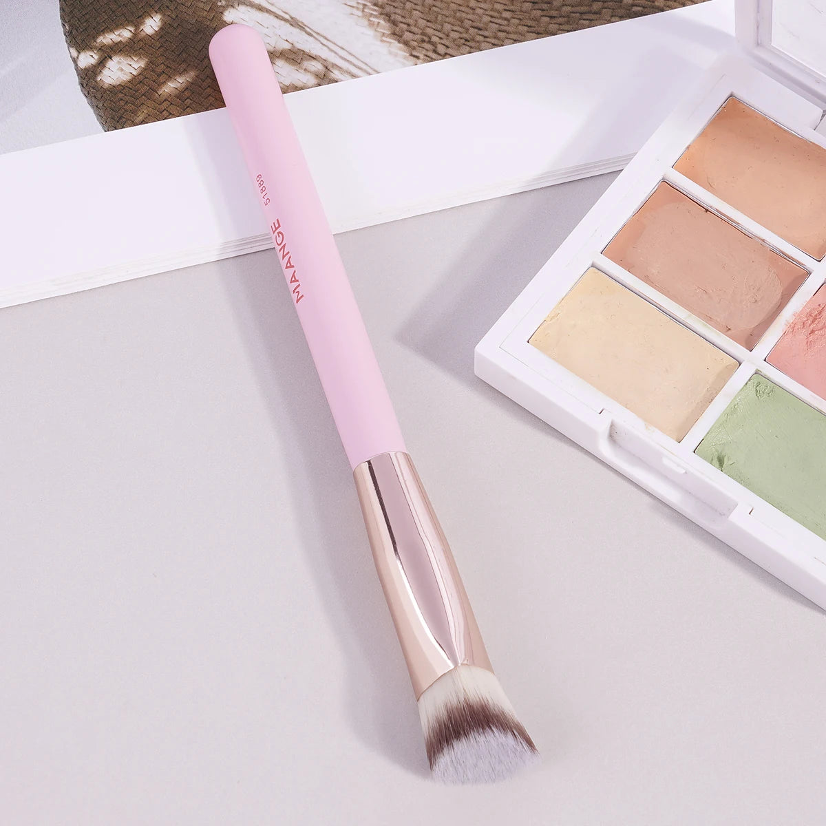 Triangle Concealer Brush