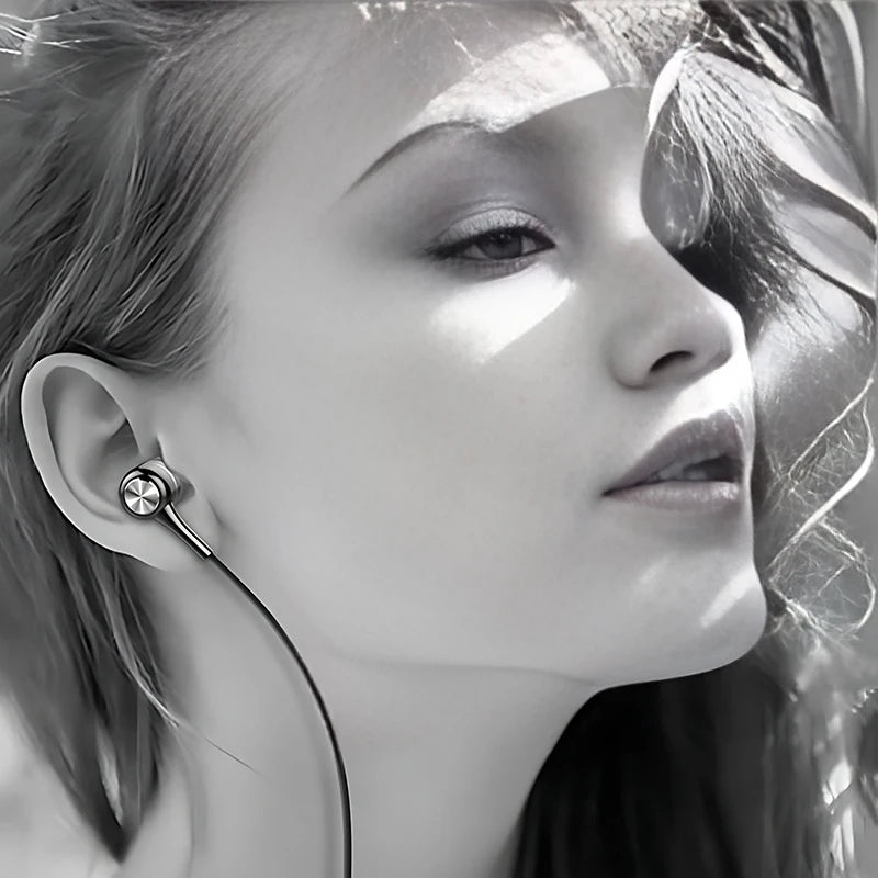 3.5mm Wired HiFi Bass Earphones – In-Ear Sports & Gaming Headset with Microphone