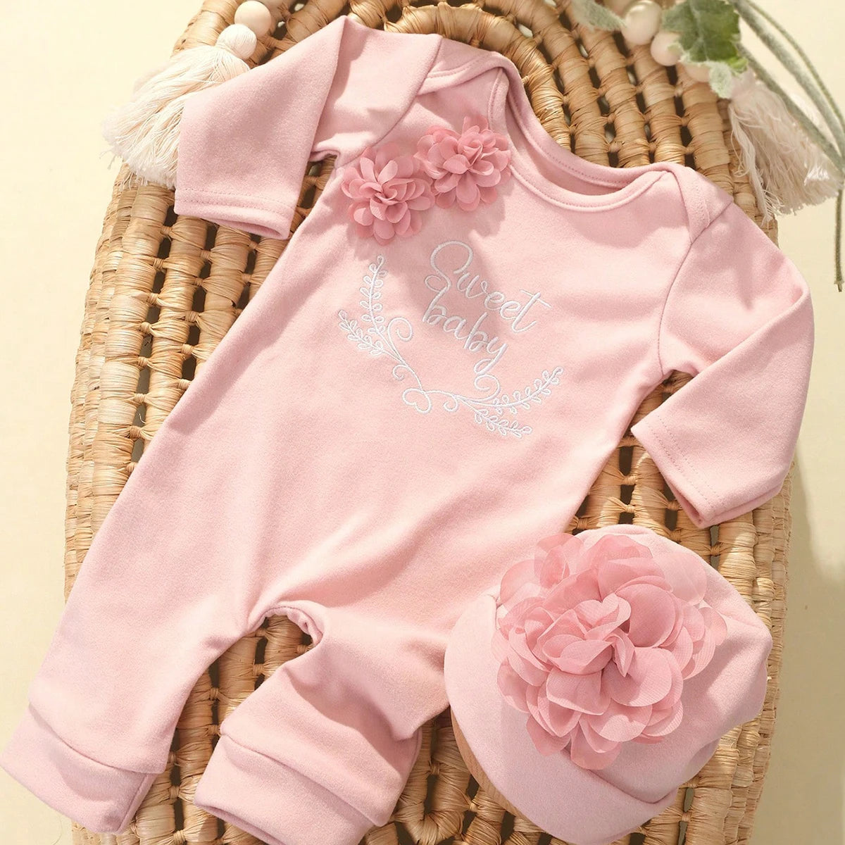 Charming Newborn Floral Cotton Rompers with Matching Hat - Perfect 2-Piece Set for Your Little Princess