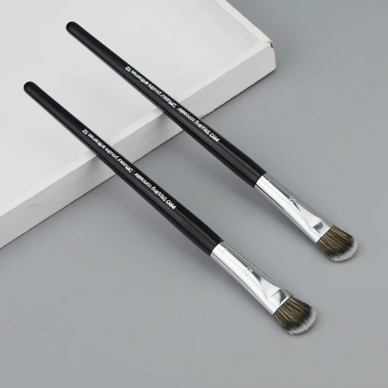 Flat Head Concealer Brush – Precision Full Coverage Application