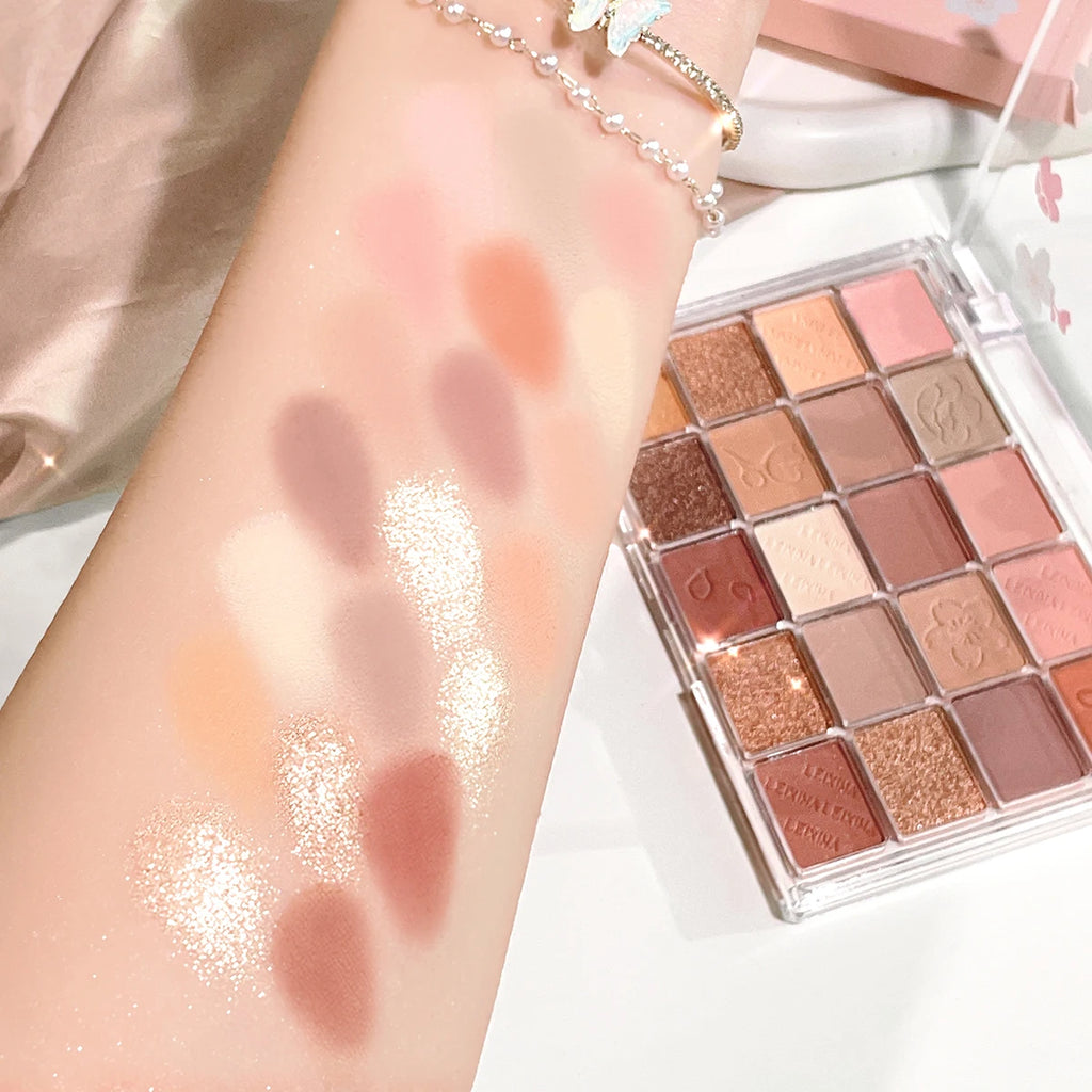 20-Color Eyeshadow Palette – Glitter, Shimmer & Matte Finishes for Every Look