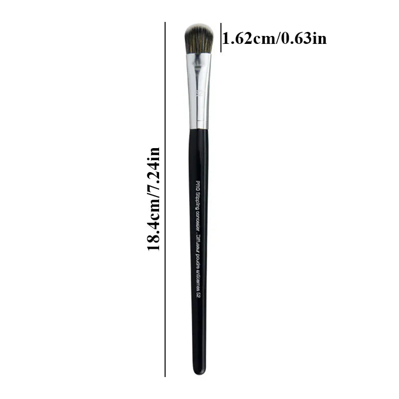 Flat Head Concealer Brush – Precision Full Coverage Application