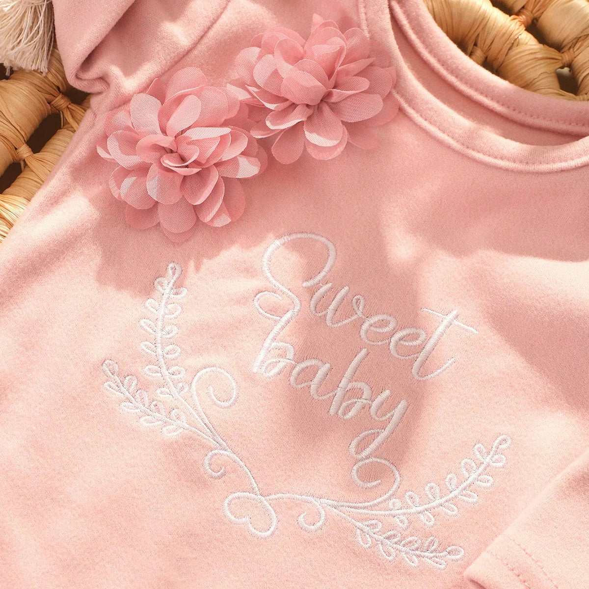 Charming Newborn Floral Cotton Rompers with Matching Hat - Perfect 2-Piece Set for Your Little Princess